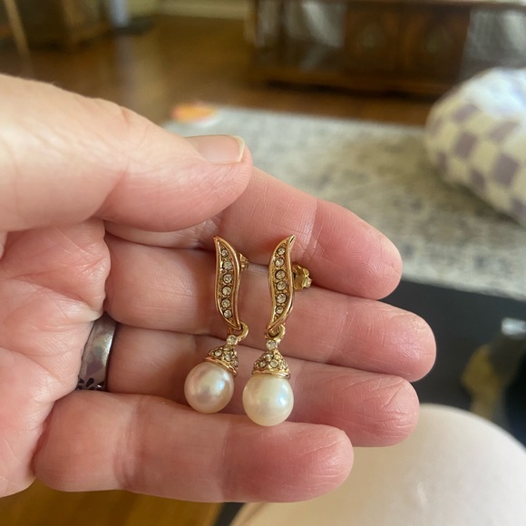 Chic Gold and Pearl Drop Earrings - Picture 4 of 4